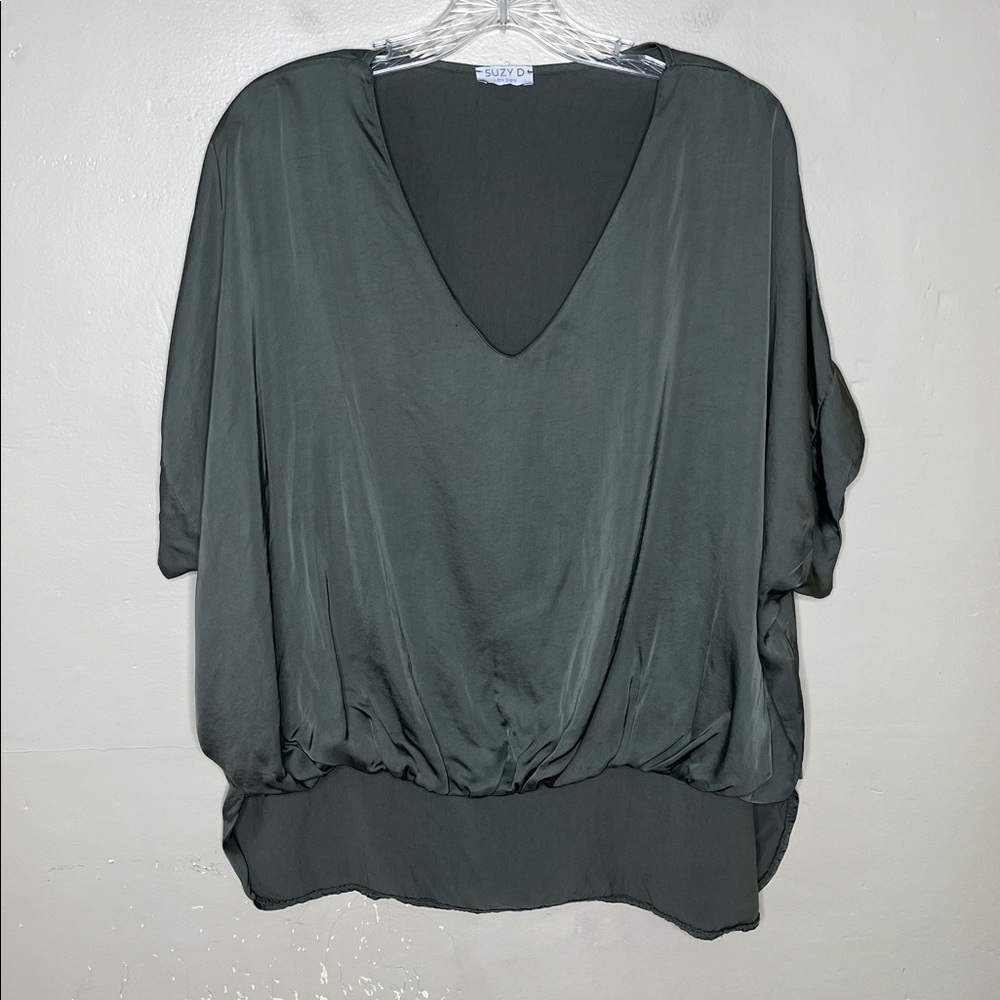 SUZY D Goddess Top Green Bubble Hem Deep V-Neck Dolman Sleeves Medium